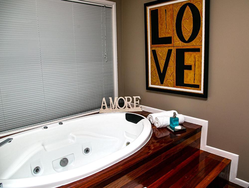 Amore On Buderim Rainforest Cabins Sunshine Coast Bagian luar foto