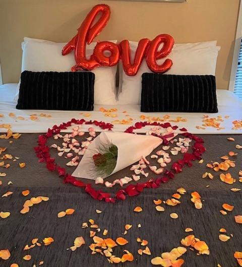 Amore On Buderim Rainforest Cabins Sunshine Coast Bagian luar foto